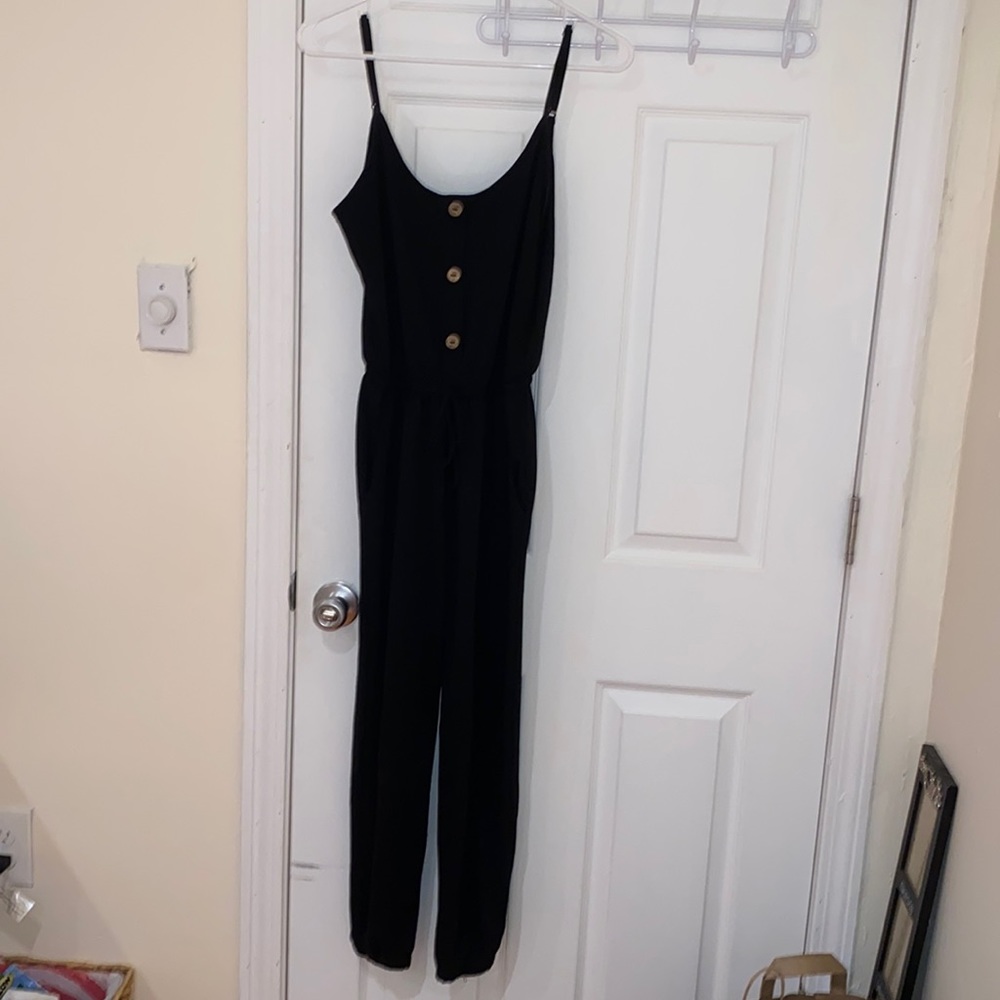 Black jumpsuit 🖤✔️🐼📞🕶🎬📓
